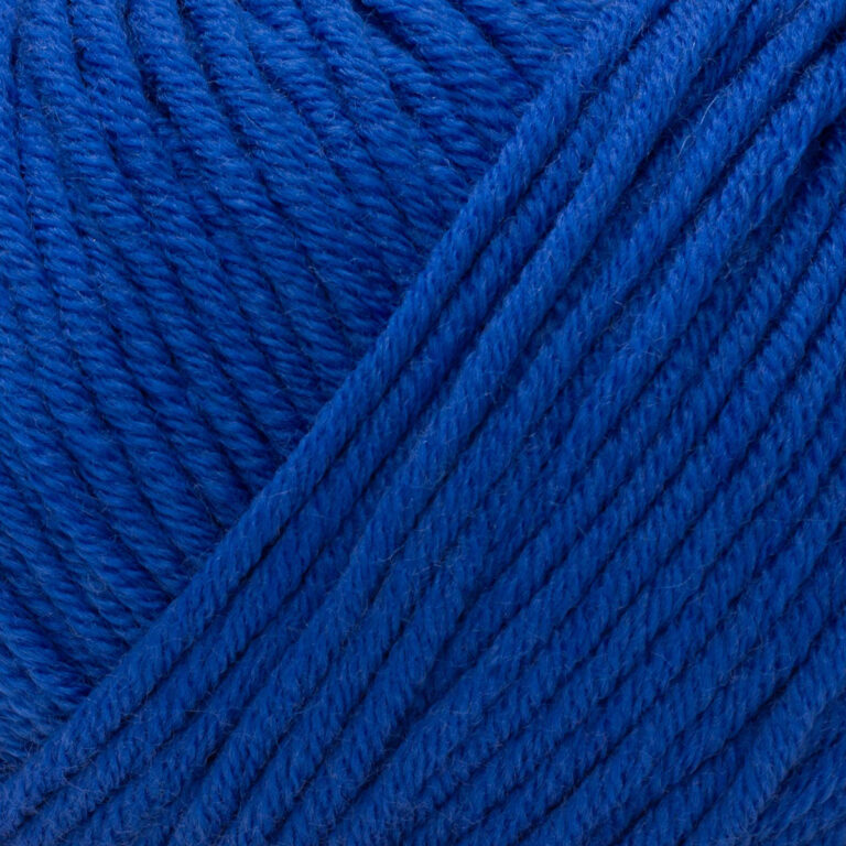 Голубая нитка. Темно синие нитки. Синие нитки для вязания. Голубые нит для вязания. Пряжа голубого цвета.
